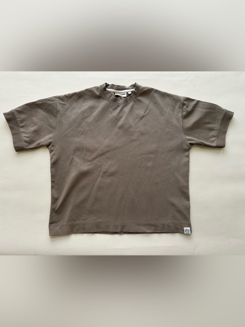 HUDSON & BARROW Men's Short Sleeve Crewneck T-Shirt in Taupe
